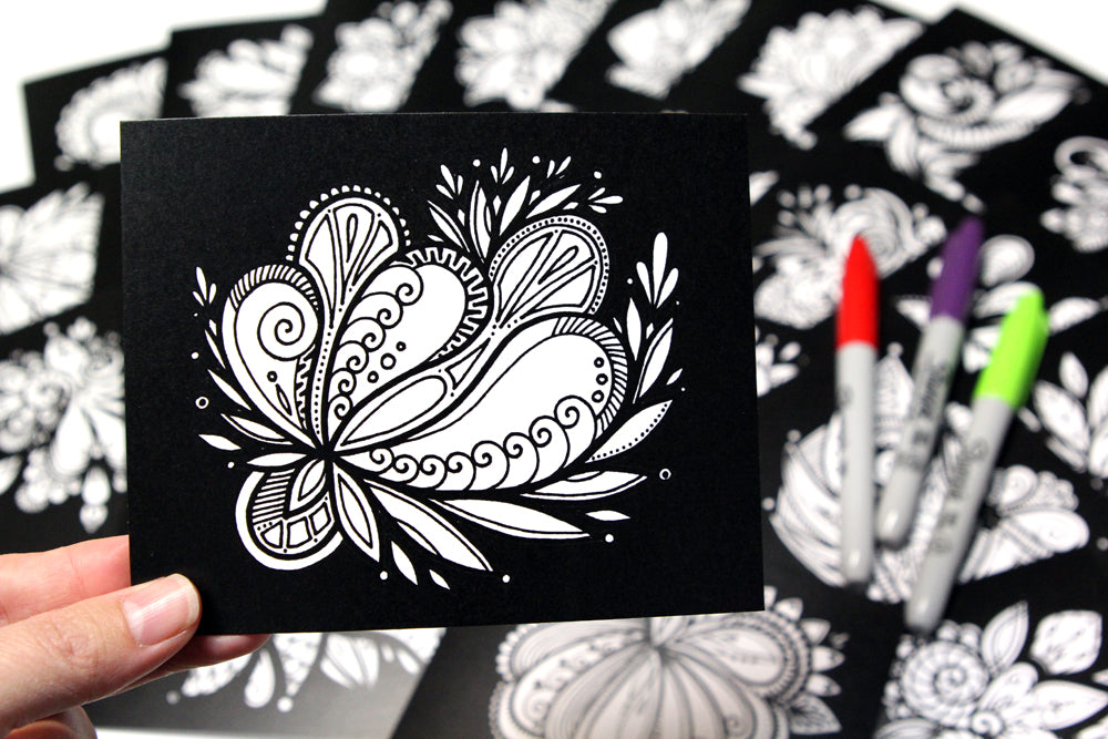 Coffret #5, Ma pause mandala, abstrait sur fond noir, inclus 30 dessins de petit format à colorier au quotidien